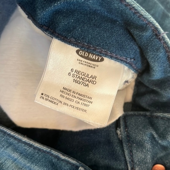 Old Navy rockstar mid rise jeans size 6 regular. - Picture 2 of 9